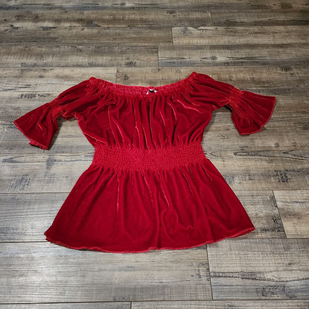 Rancho Estancia NWT Red Velvet-like blouse Size Small Red 2592